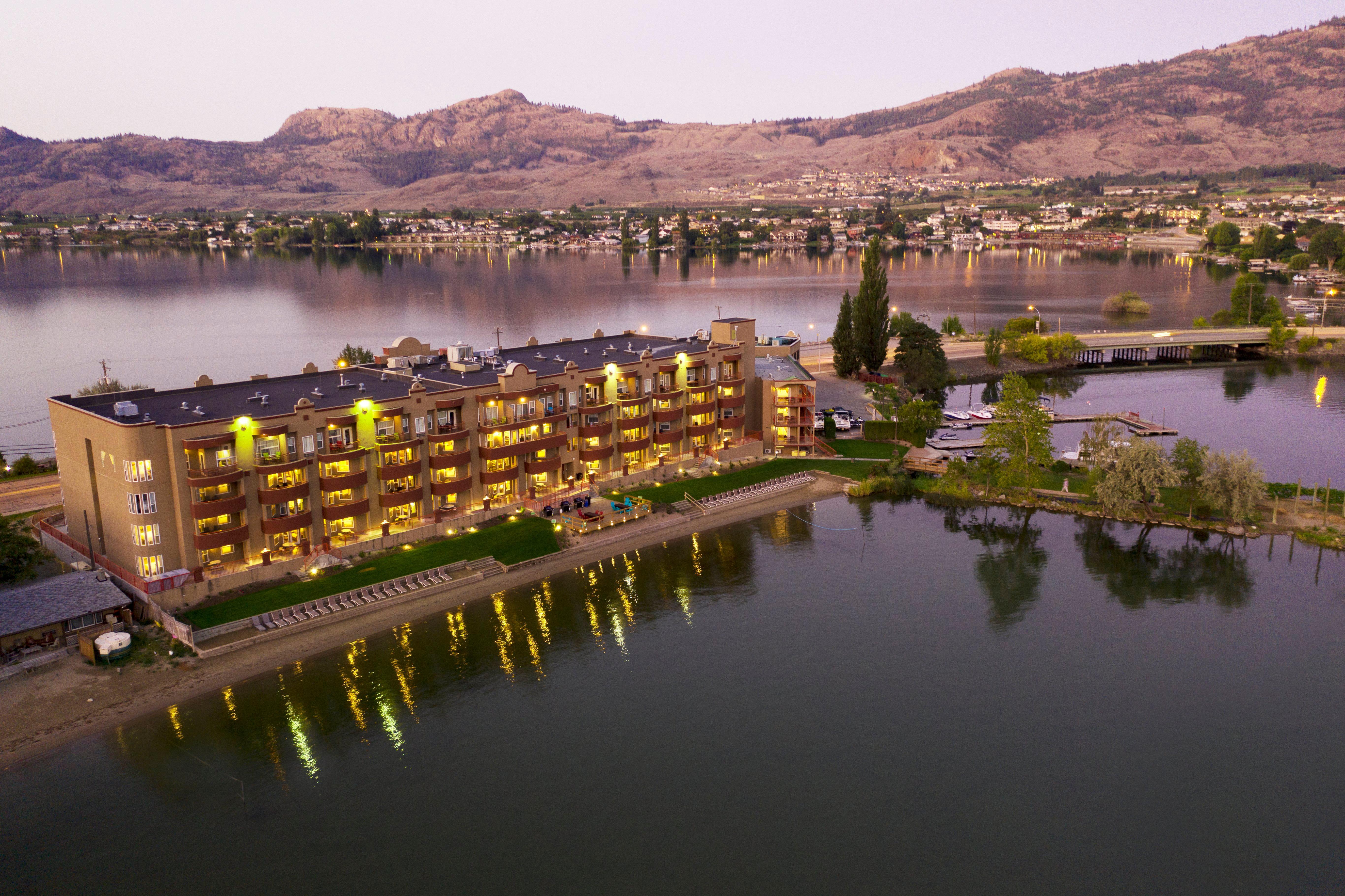 Holiday Inn Hotel & Suites Osoyoos By Ihg Εξωτερικό φωτογραφία