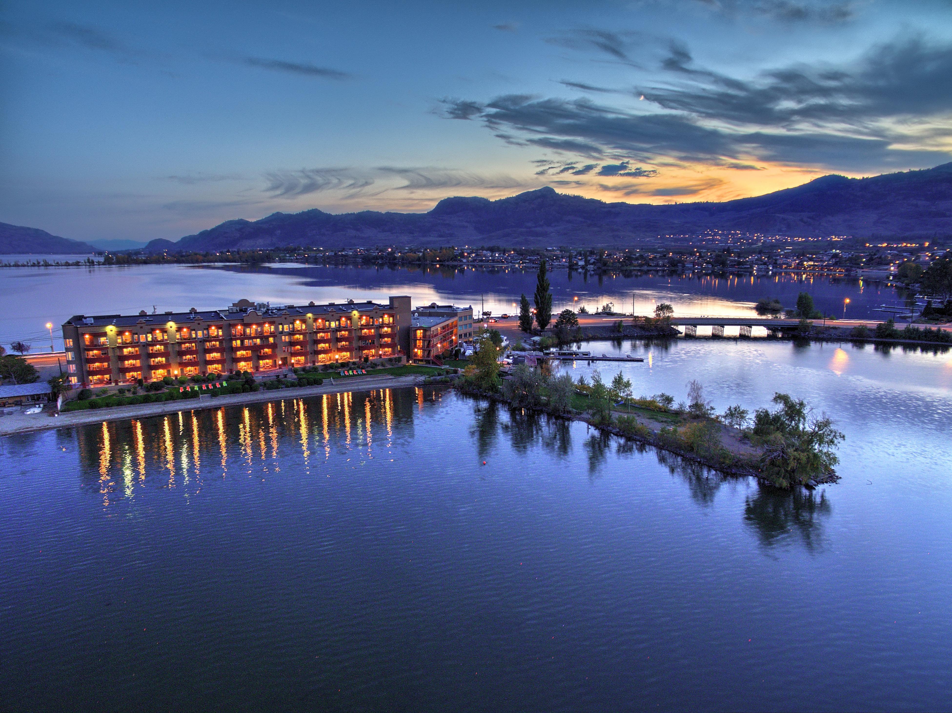 Holiday Inn Hotel & Suites Osoyoos By Ihg Εξωτερικό φωτογραφία