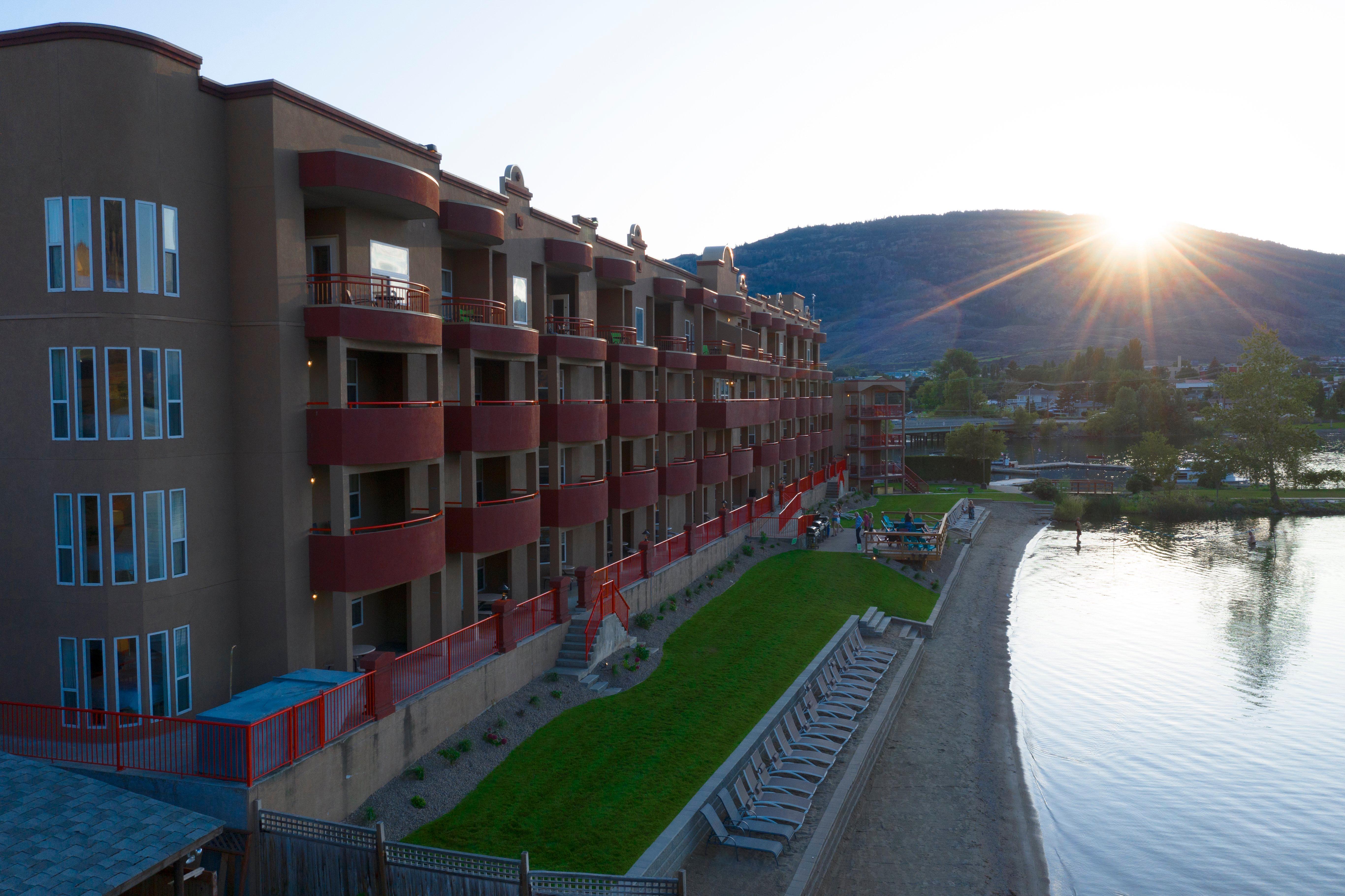 Holiday Inn Hotel & Suites Osoyoos By Ihg Εξωτερικό φωτογραφία