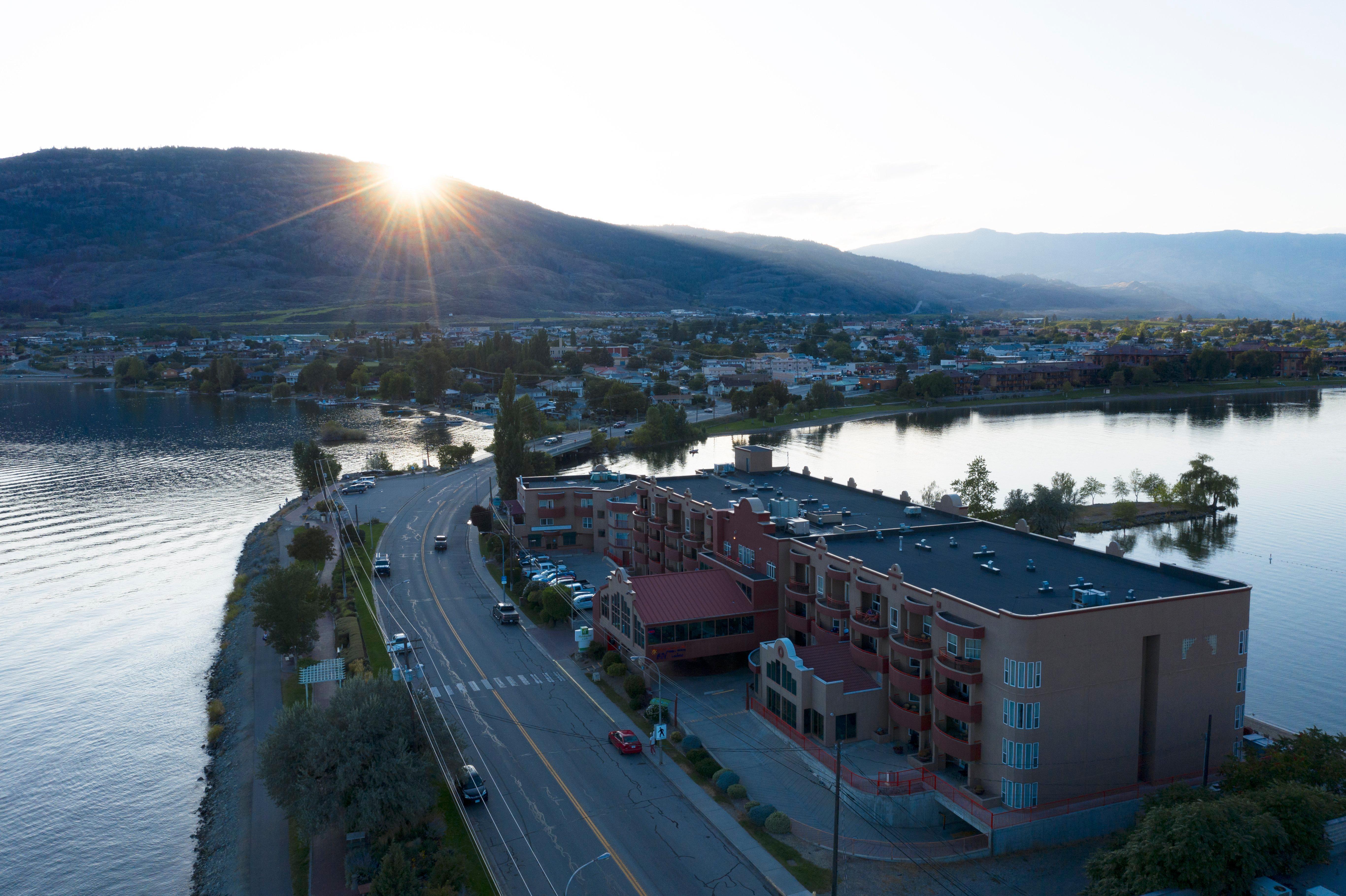 Holiday Inn Hotel & Suites Osoyoos By Ihg Εξωτερικό φωτογραφία