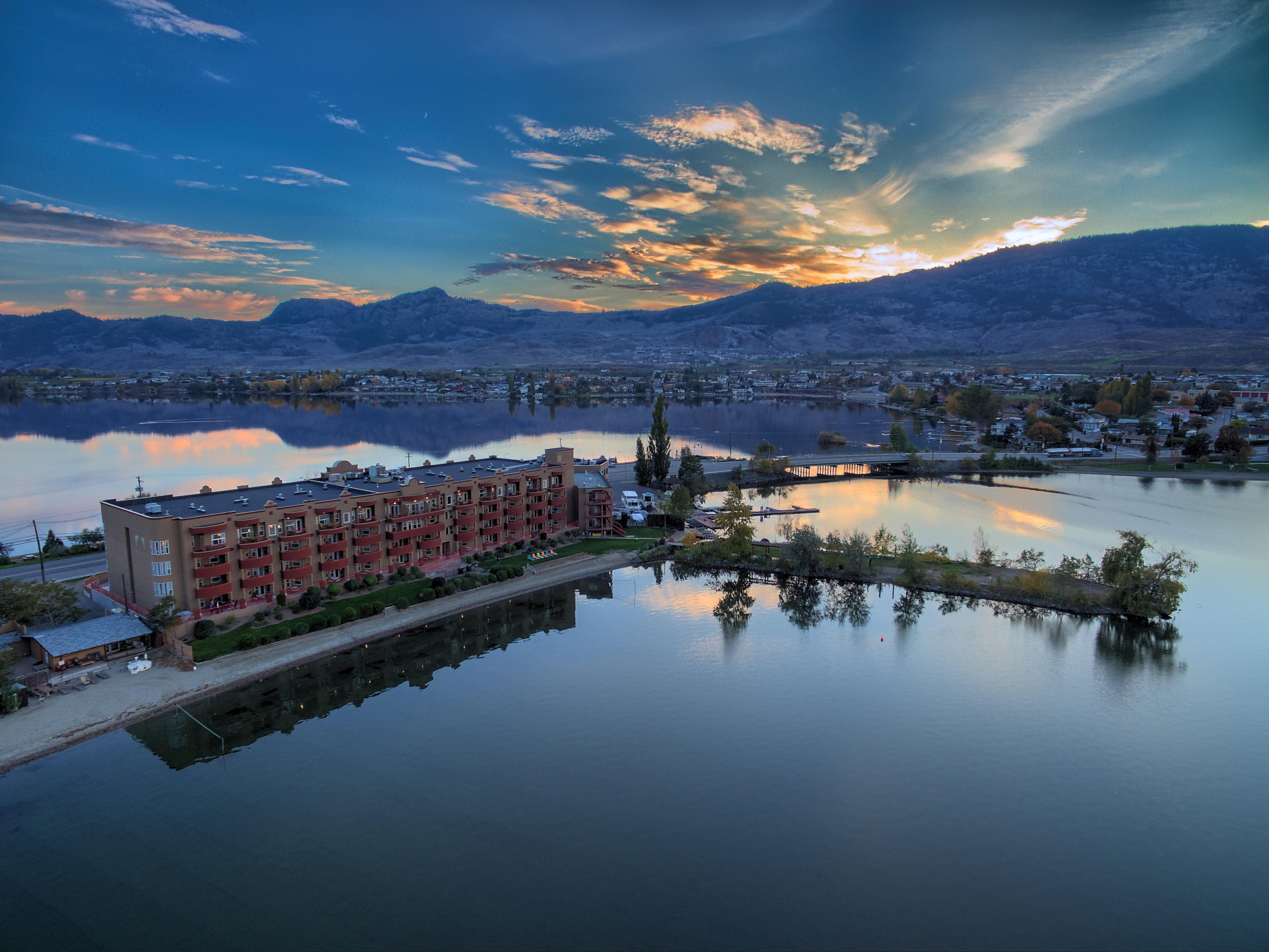 Holiday Inn Hotel & Suites Osoyoos By Ihg Εξωτερικό φωτογραφία