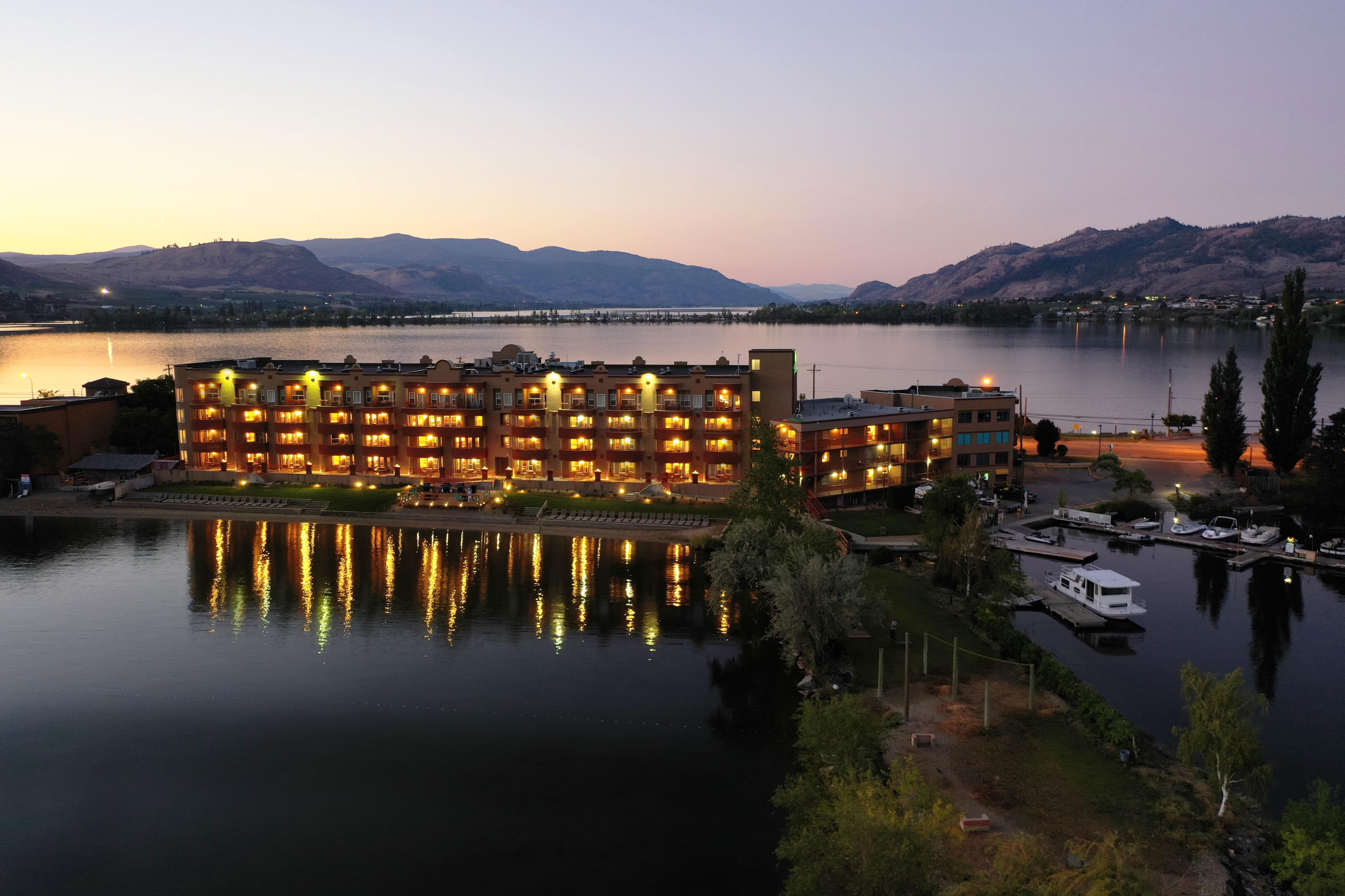 Holiday Inn Hotel & Suites Osoyoos By Ihg Εξωτερικό φωτογραφία